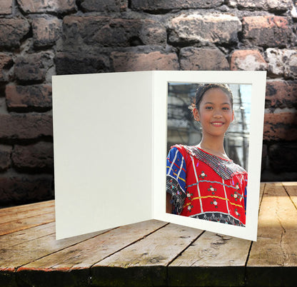 White photo folders are suitable for any ocassion. 